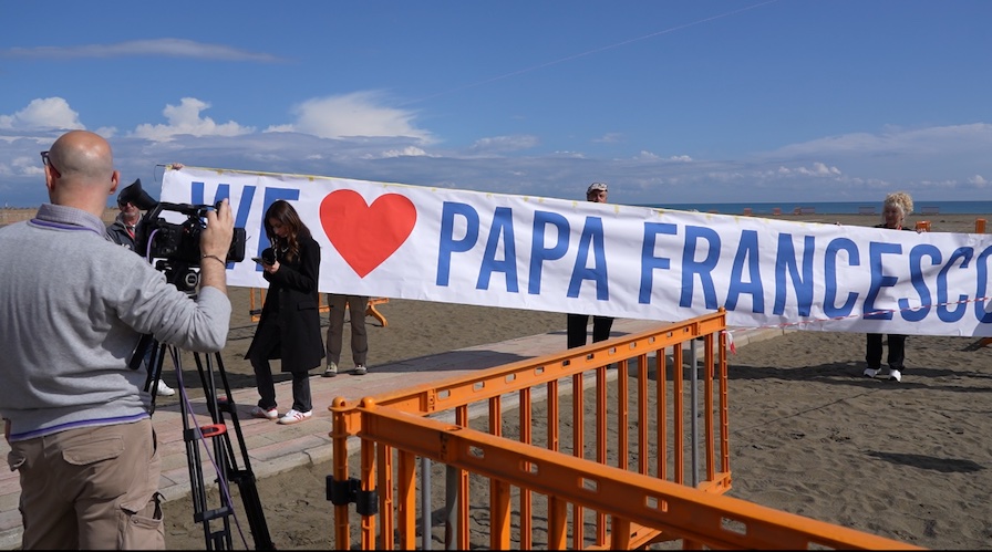 ‘I love Papa Francesco’ dal Festival degli Aquiloni di Margherita di Savoia (Bt)