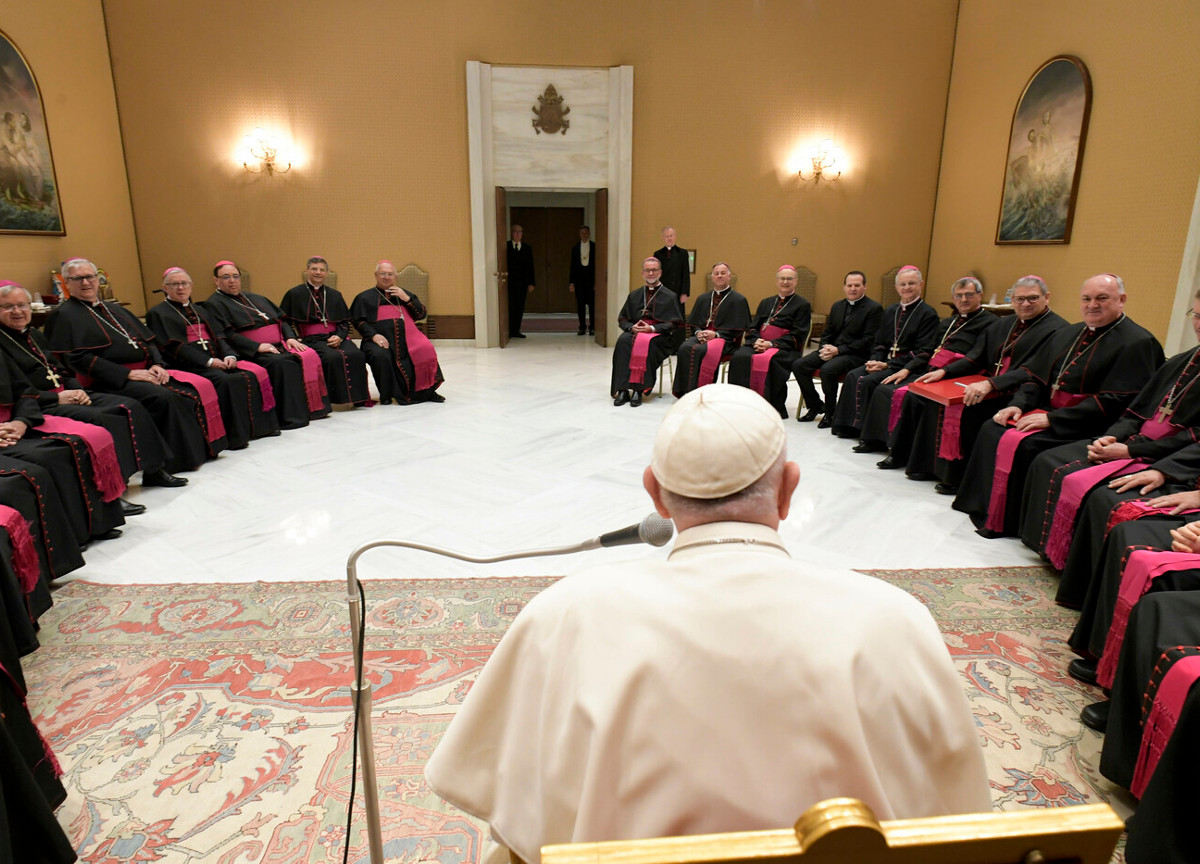 Conclave entra nel vivo: si parte il 7 maggio. La folla vuole un nuovo Bergoglio, ma… Conclave entra nel vivo: si parte il 7 maggio. La folla vuole un nuovo Bergoglio, ma…