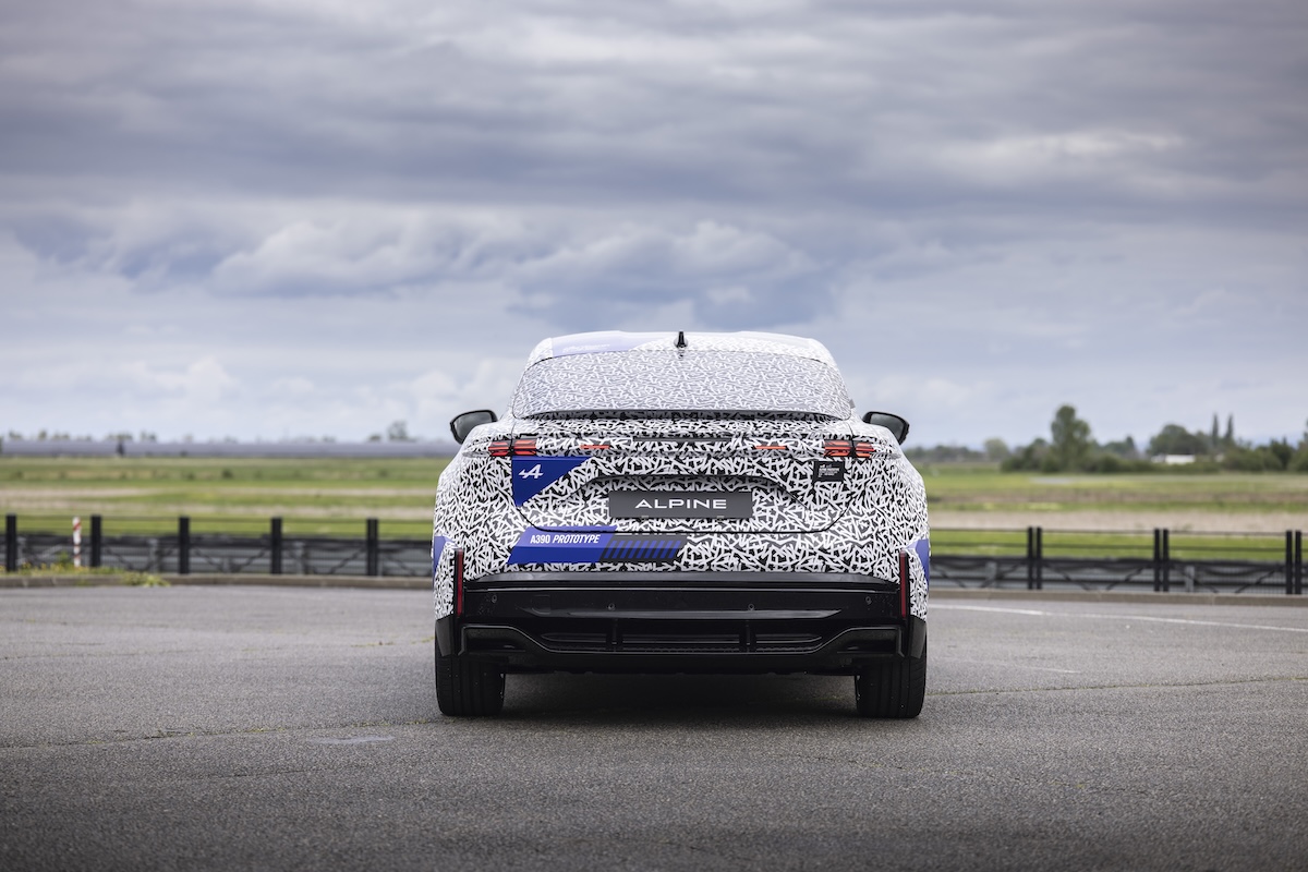 Alpine A390: la sport fastback elettrica che porta su strada l’agilità della A110 e spazio per cinque