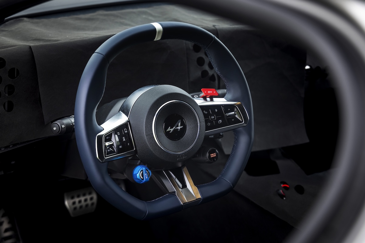 Alpine A390: la sport fastback elettrica che porta su strada l’agilità della A110 e spazio per cinque