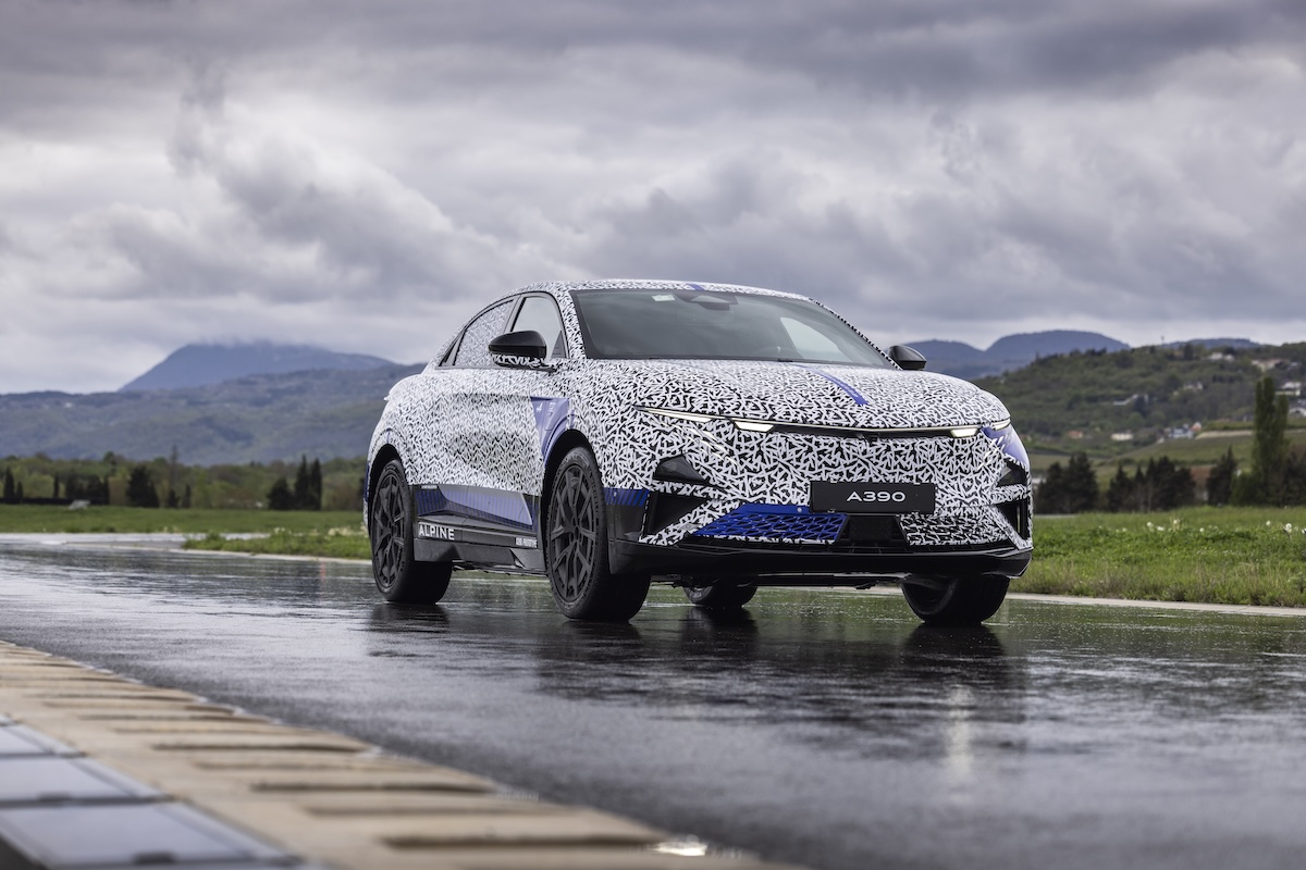 Alpine A390: la sport fastback elettrica che porta su strada l’agilità della A110 e spazio per cinque