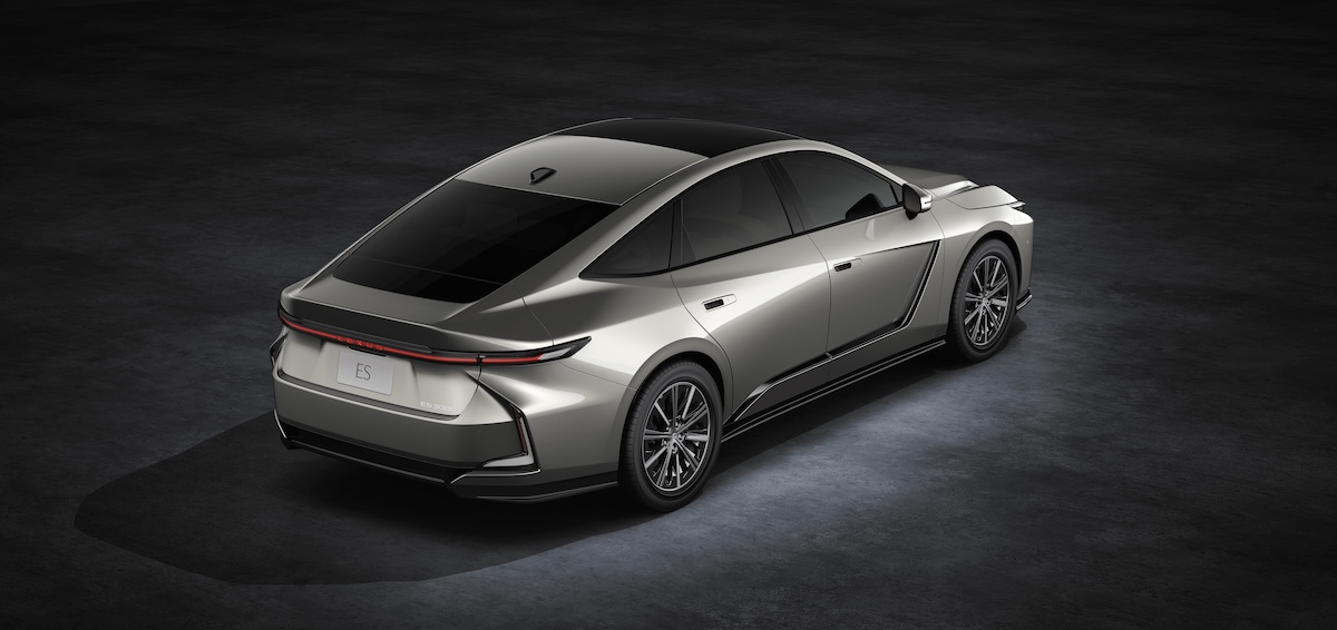 Nuova Lexus ES 2026: debutta la berlina di lusso tra design, tecnologia e motori ibridi ed elettrici