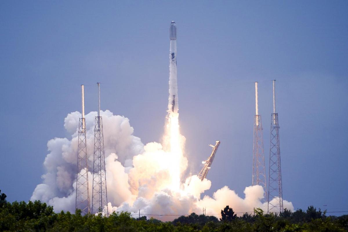 Guerre stellari, Amazon sfida Starlink di Musk: lanciati nello spazio i primi satelliti – Progetto Kuiper Guerre stellari, Amazon sfida Starlink di Musk: lanciati nello spazio i primi satelliti – Progetto Kuiper
