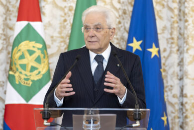 Mattarella alla vigilia del 1° maggio: “In Italia i salari sono inadeguati”