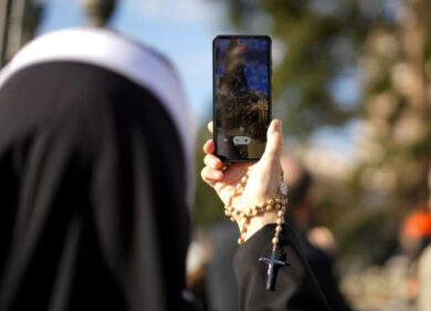 Vaticano, dagli stipendi fermi da 17 anni a più welfare per le famiglie: le rivendicazioni del sindacato in vista del Conclave