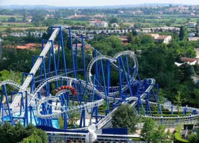 Parchi divertimento, si apre la stagione. Prezzi invariati rispetto al 2024 tranne Mirabilandia: +12%