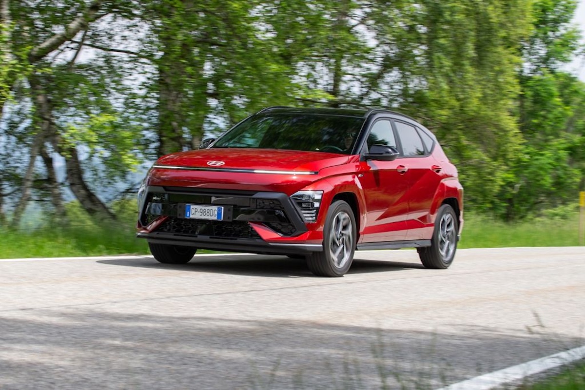 Nuova Hyundai KONA 2025: gamma rinnovata e tecnologia per tutte le esigenze Nuova Hyundai KONA 2025: gamma rinnovata e tecnologia per tutte le esigenze