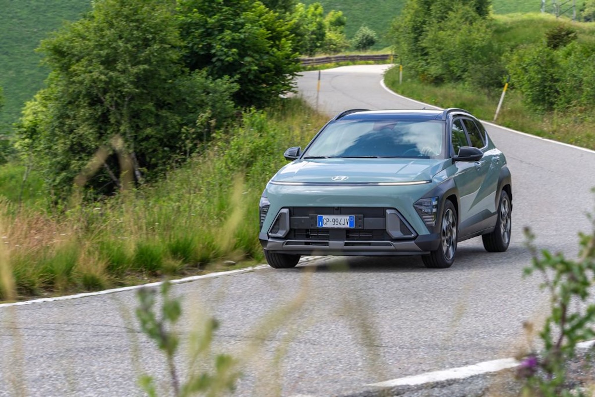 Nuova Hyundai KONA 2025: gamma rinnovata e tecnologia per tutte le esigenze Nuova Hyundai KONA 2025: gamma rinnovata e tecnologia per tutte le esigenze