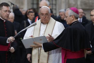 Papa Francesco, Martin Scorsese ci fa un film: la pellicola con i dialoghi di Bergoglio e l’ultima intervista prima di morire