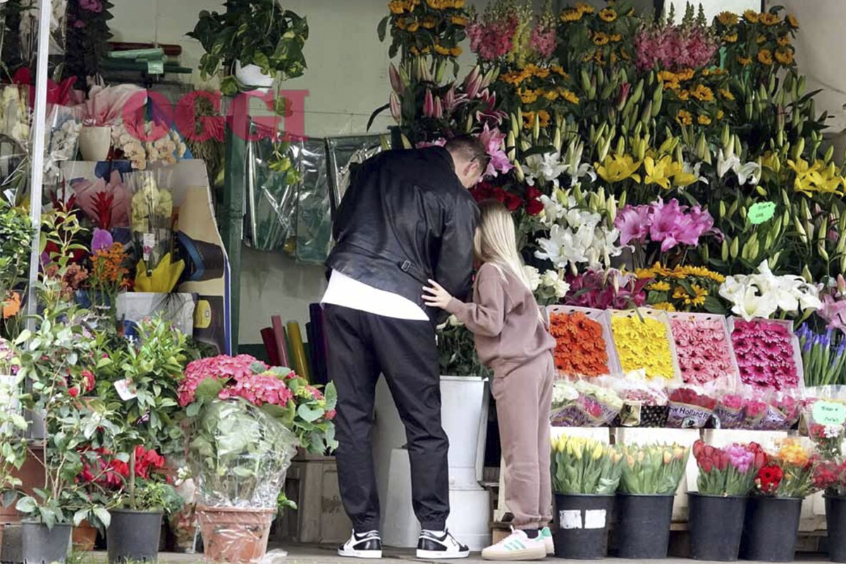 Ilary Blasi-Bastian Muller, prove di famiglia di allargata: dal giro in bici con Isabel al mazzo di fiori