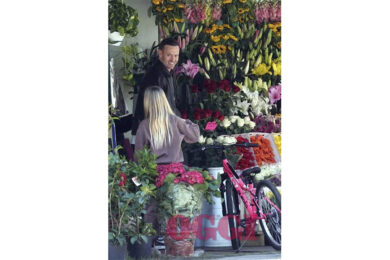 Ilary Blasi-Bastian Muller, prove di famiglia di allargata: dal giro in bici con Isabel al mazzo di fiori