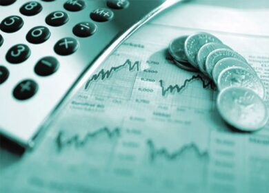 S&P vede nero sulla crescita economica globale: “Con i dazi di Trump uno shock al sistema”. Affonda anche l’Italia