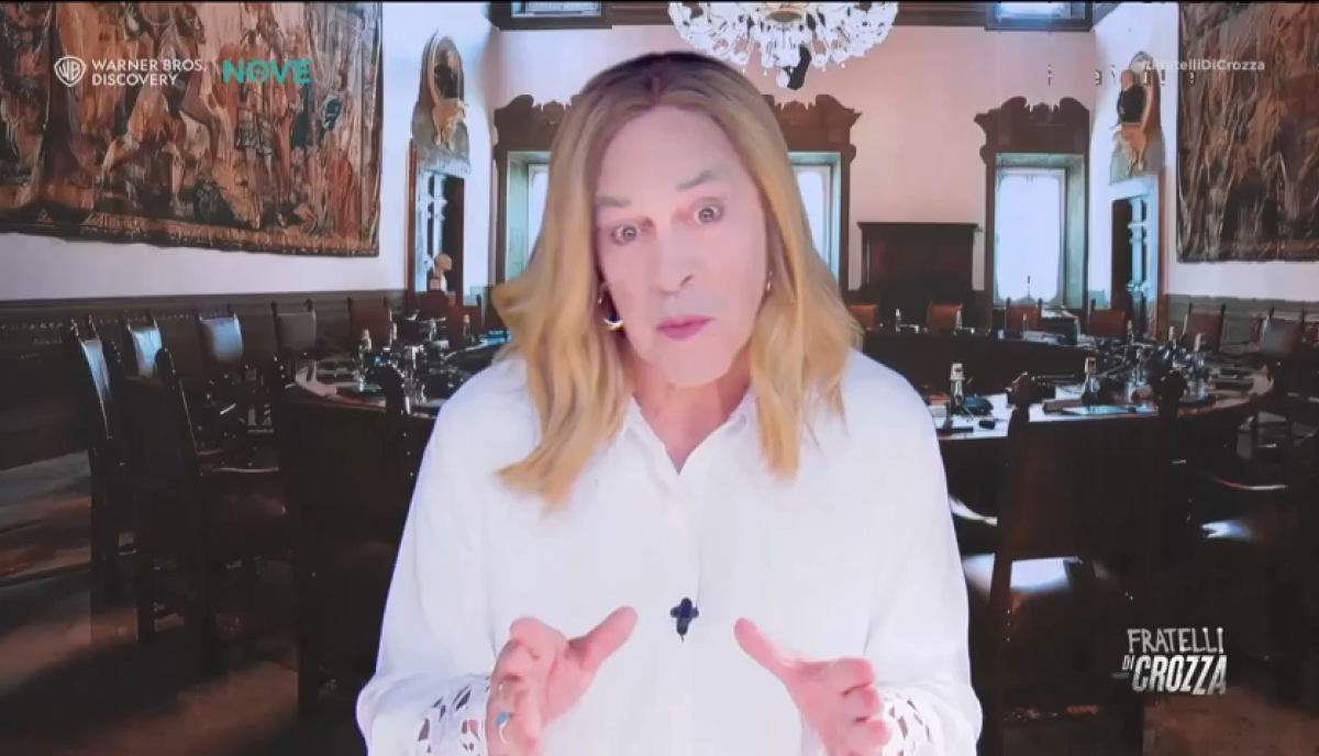 Crozza – Meloni : “In una famiglia quello che conta è la dinamica! Non la busta paga” Crozza – Meloni : “In una famiglia quello che conta è la dinamica! Non la busta paga”
