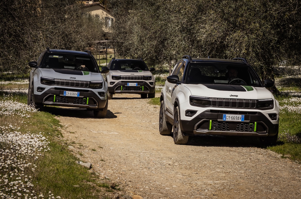 Jeep Avenger domina il mercato italiano: primo tra i B-SUV e leader anche nell’elettrico