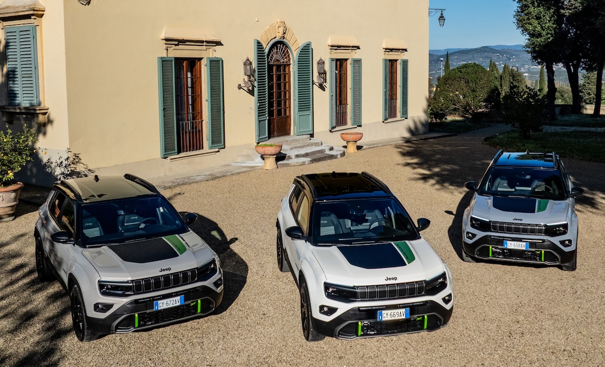 Jeep Avenger domina il mercato italiano: primo tra i B-SUV e leader anche nell’elettrico