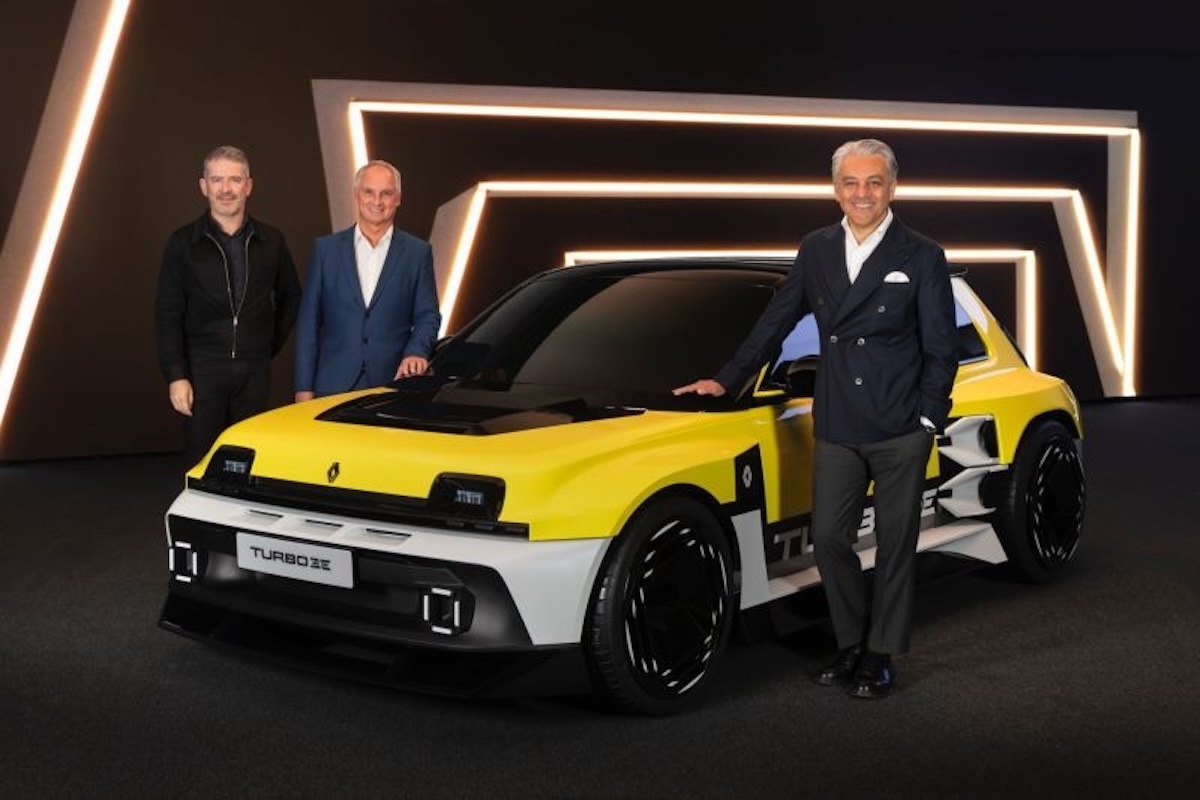 Luca de Meo lancia la R5 Turbo 3E: la sportiva elettrica Renault brucia le prenotazioni Luca de Meo lancia la R5 Turbo 3E: la sportiva elettrica Renault brucia le prenotazioni