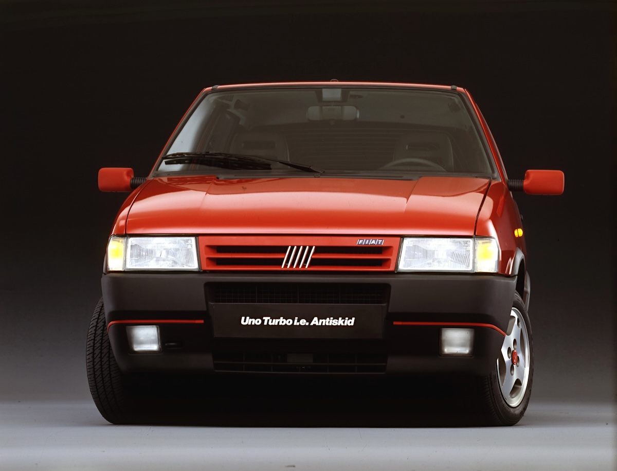 FIAT Uno Turbo i.e. compie 40 anni: storia, numeri e valore economico di un’icona italiana senza tempo