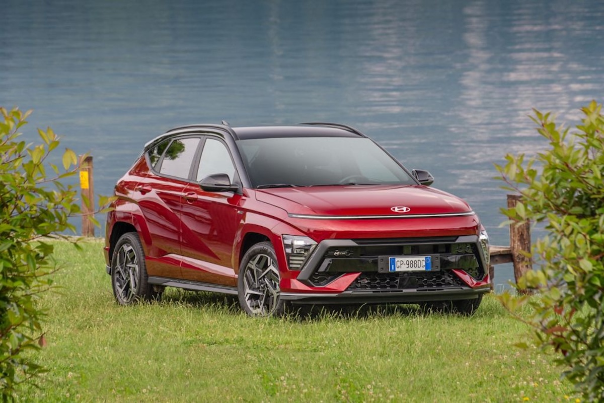 Nuova Hyundai KONA 2025: benzina, mild-hybrid e full-hybrid per ogni esigenza di mobilità Nuova Hyundai KONA 2025: benzina, mild-hybrid e full-hybrid per ogni esigenza di mobilità