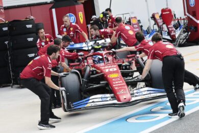 F1 Miami, tensione Ferrari: team radio bollenti tra Hamilton e Leclerc. “Faccio passare anche Sainz?”
