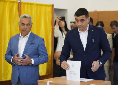 Romania, il candidato sovranista Simion elogia la premier Meloni: “Sulla politica estera seguo il modello dell’Italia”