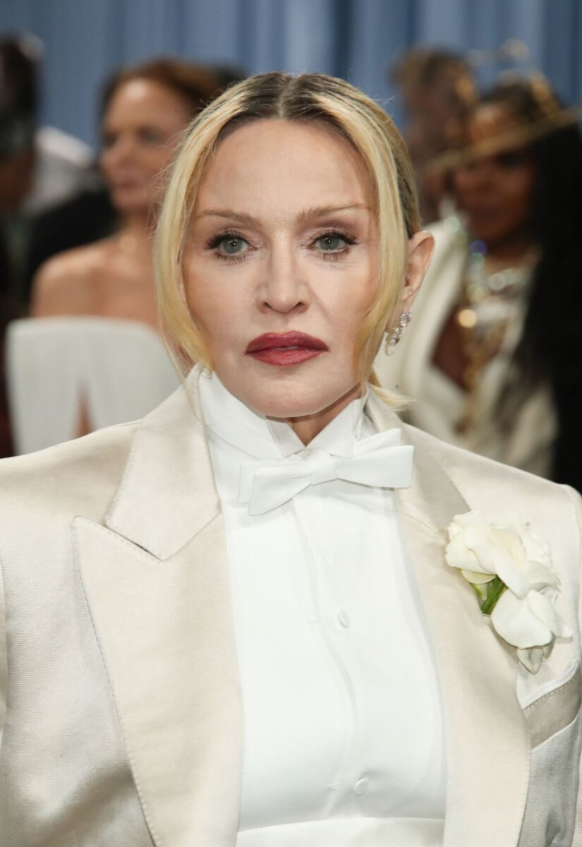 Met Gala 2025, da Rihanna col pancione a Madonna in smoking bianco: tutti i look delle star in passerella Met Gala 2025, da Rihanna col pancione a Madonna in smoking bianco: tutti i look delle star in passerella