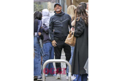 Eros Ramazzotti-Michelle Hunziker paparazzati insieme, per il cantante la conduttrice è ancora uno “schianto”- FOTO