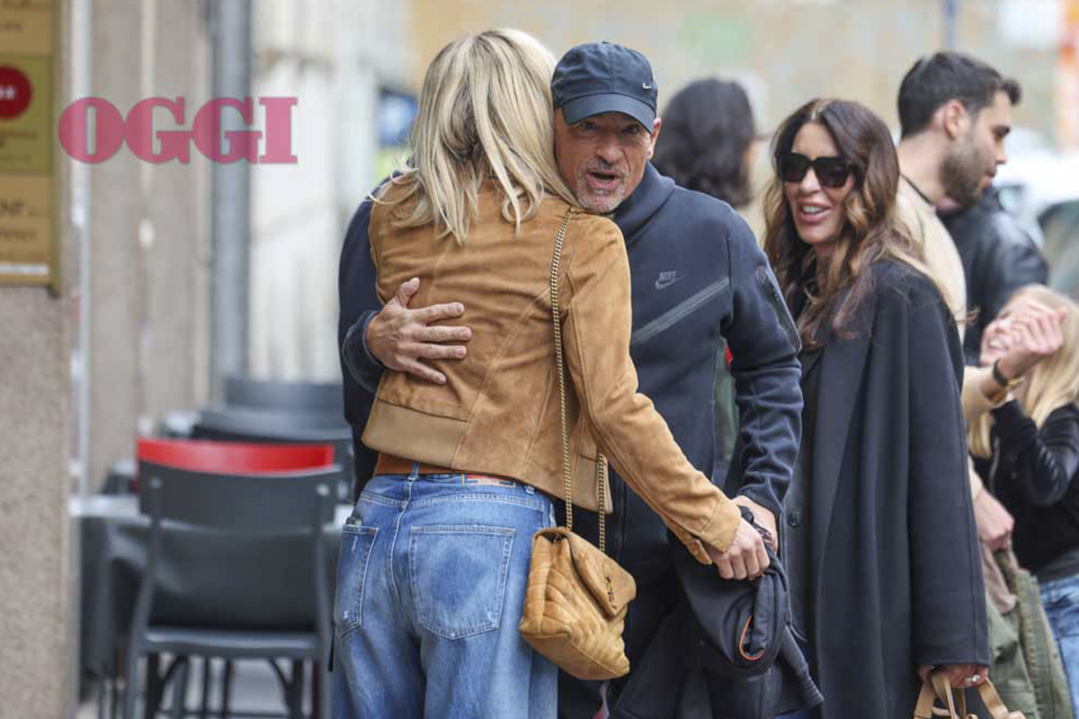 Eros Ramazzotti-Michelle Hunziker paparazzati insieme, per il cantante la conduttrice è ancora uno “schianto”- FOTO Eros Ramazzotti-Michelle Hunziker paparazzati insieme, per il cantante la conduttrice è ancora uno “schianto”- FOTO