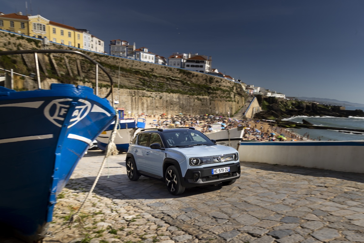 Renault 4 E-Tech Electric: il ritorno di un mito in chiave 100% elettrica e moderna Renault 4 E-Tech Electric: il ritorno di un mito in chiave 100% elettrica e moderna