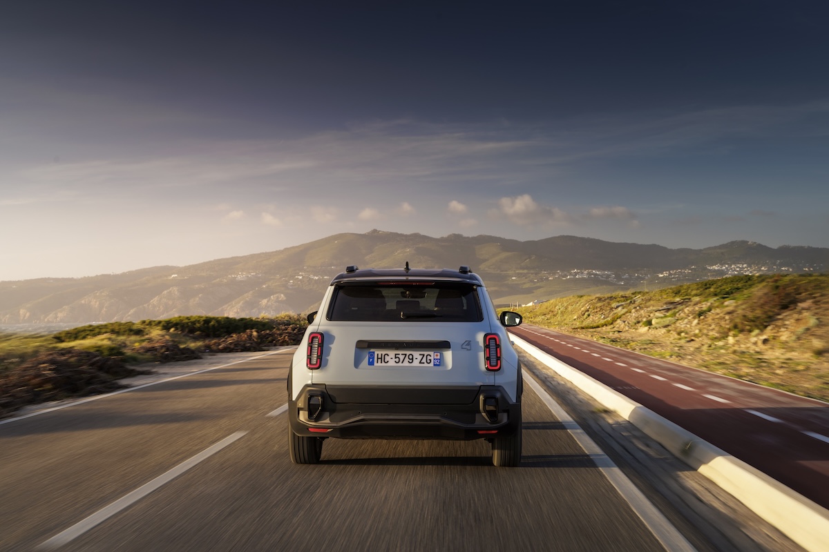 Renault 4 E-Tech Electric: il ritorno di un mito in chiave 100% elettrica e moderna Renault 4 E-Tech Electric: il ritorno di un mito in chiave 100% elettrica e moderna