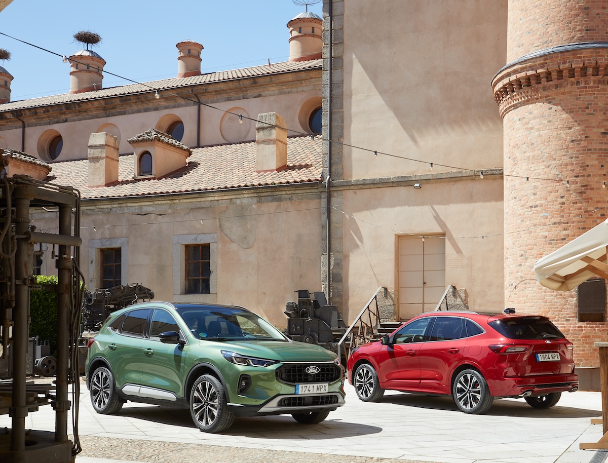 Ford richiama la Kuga PHEV: problemi alla batteria e rimborso su richiesta Ford richiama la Kuga PHEV: problemi alla batteria e rimborso su richiesta