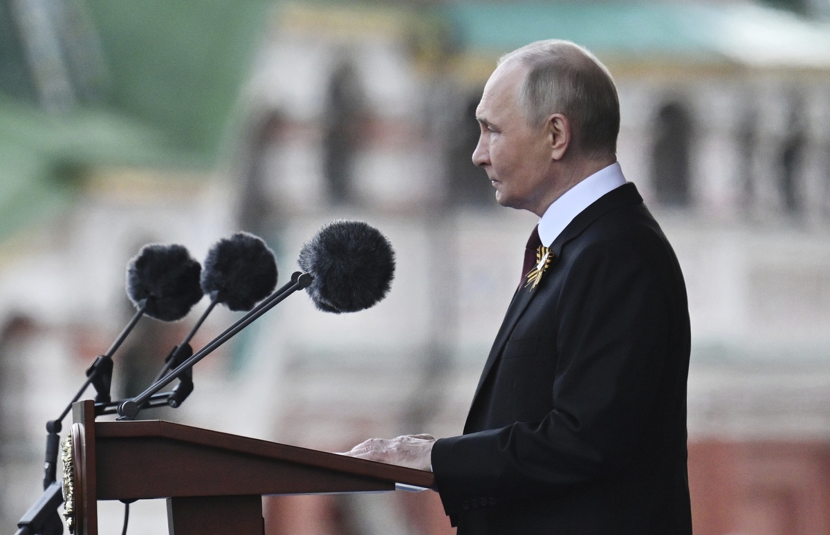 Putin con Xi alla parata nella Piazza Rossa: “La verità è con noi”. Il discorso della Zar e nessun riferimento all’Occidente Putin con Xi alla parata nella Piazza Rossa: “La verità è con noi”. Il discorso della Zar e nessun riferimento all’Occidente