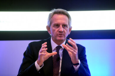 Mediobanca fa felici gli azionisti, a novembre il saldo della cedola. Utili in crescita a 993 milioni di euro