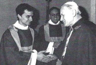 Papa Leone XIV, dalla missione in Perù agli incontri con Giovanni Paolo II e Bergoglio: le foto inedite