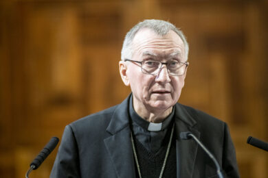 Pietro Parolin, le prime parole dopo il Conclave: “Capisco il tifo, ma serve una logica di Chiesa. Leone XIV? Colpito dalla sua serenità”