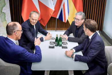 I leader dell’Ue a Kiev: “Pronti a una tregua di 30 giorni da lunedì. Mosca accetti o ci saranno sanzioni”