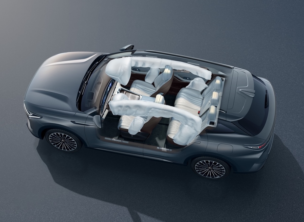 OMODA 9 Super Hybrid debutta in Italia: lusso, potenza e zero compromessi