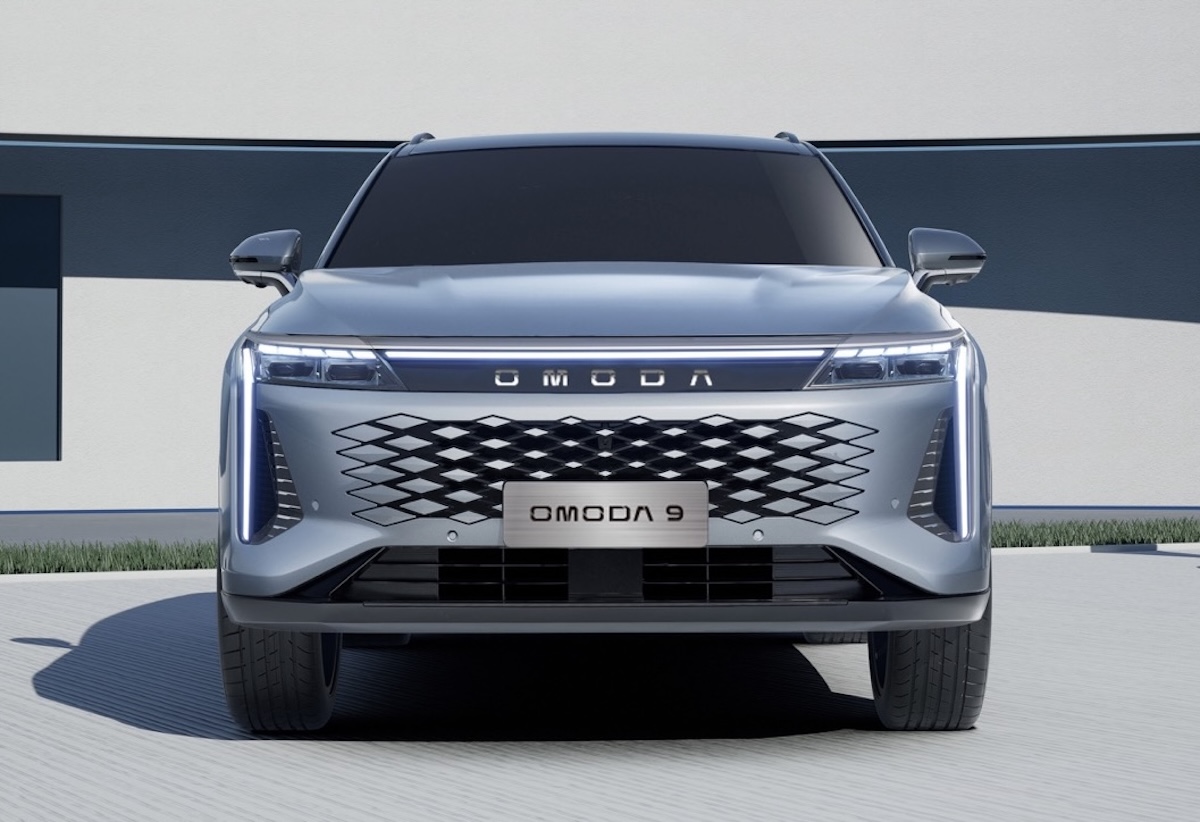 OMODA 9 Super Hybrid debutta in Italia: lusso, potenza e zero compromessi