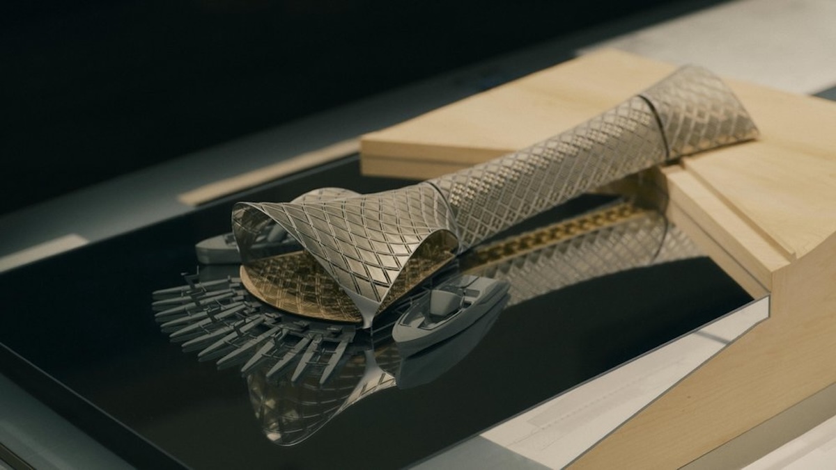 Porsche e Norman Foster alla Biennale: il futuro della mobilità elettrica parte da Venezia