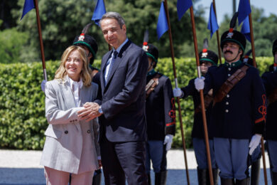Italia-Grecia, al via il vertice. Meloni: “Rapporti ottimi. Grande sintonia su difesa, sicurezza e immigrazione”