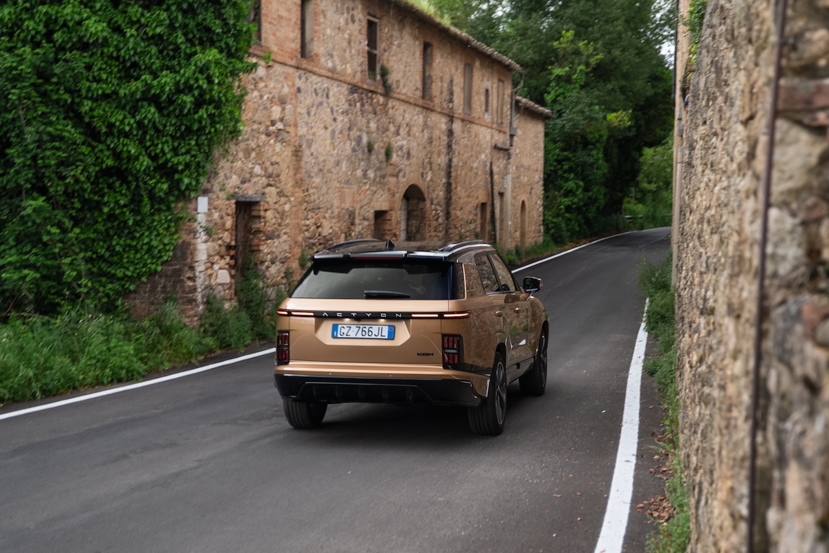 KGM Actyon debutta in Italia: il nuovo SUV coupé tra stile, tecnologia e praticità