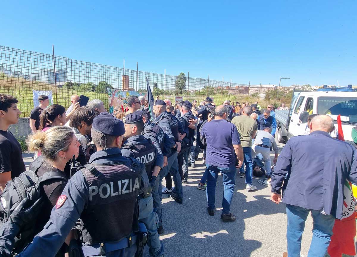 Stadio As Roma: a Pietralata i comitati pro parco bloccano le ruspe, tensioni con la Polizia
