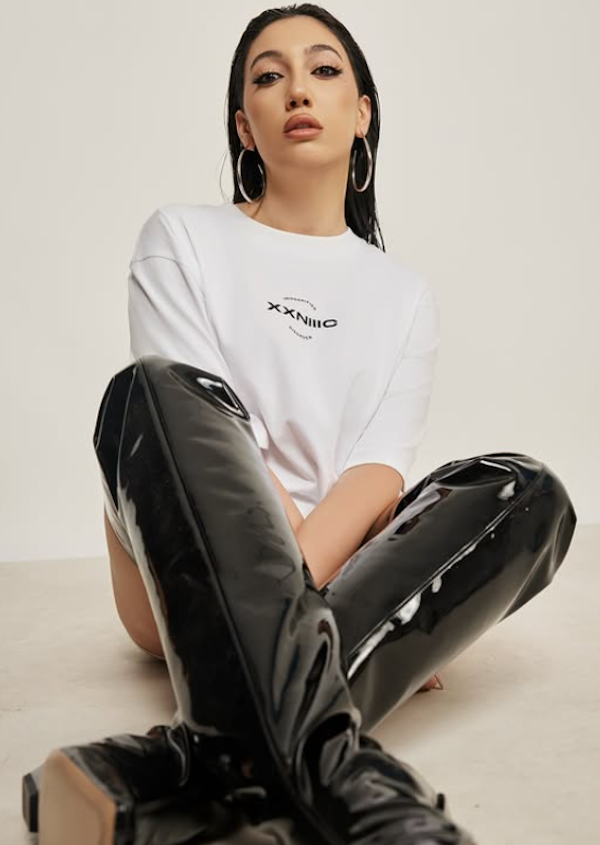 Eurovision, minacce di morte alla cantante israeliana Yuval Raphael sopravvissuta al 7 ottobre: “Rispondo con i cuoricini” Eurovision, minacce di morte alla cantante israeliana Yuval Raphael sopravvissuta al 7 ottobre: “Rispondo con i cuoricini”