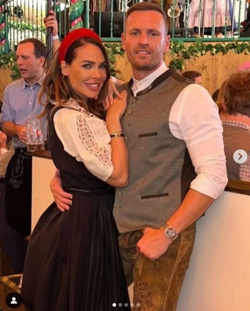 Ilary Blasi si sposa: la conduttrice ha detto sì a Bastian Muller sul Lago di Como Ilary Blasi si sposa: la conduttrice ha detto sì a Bastian Muller sul Lago di Como