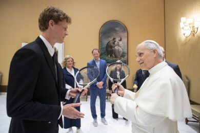 Com’è difficile essere perfetti: Sinner, il Papa e il valore dei simboli