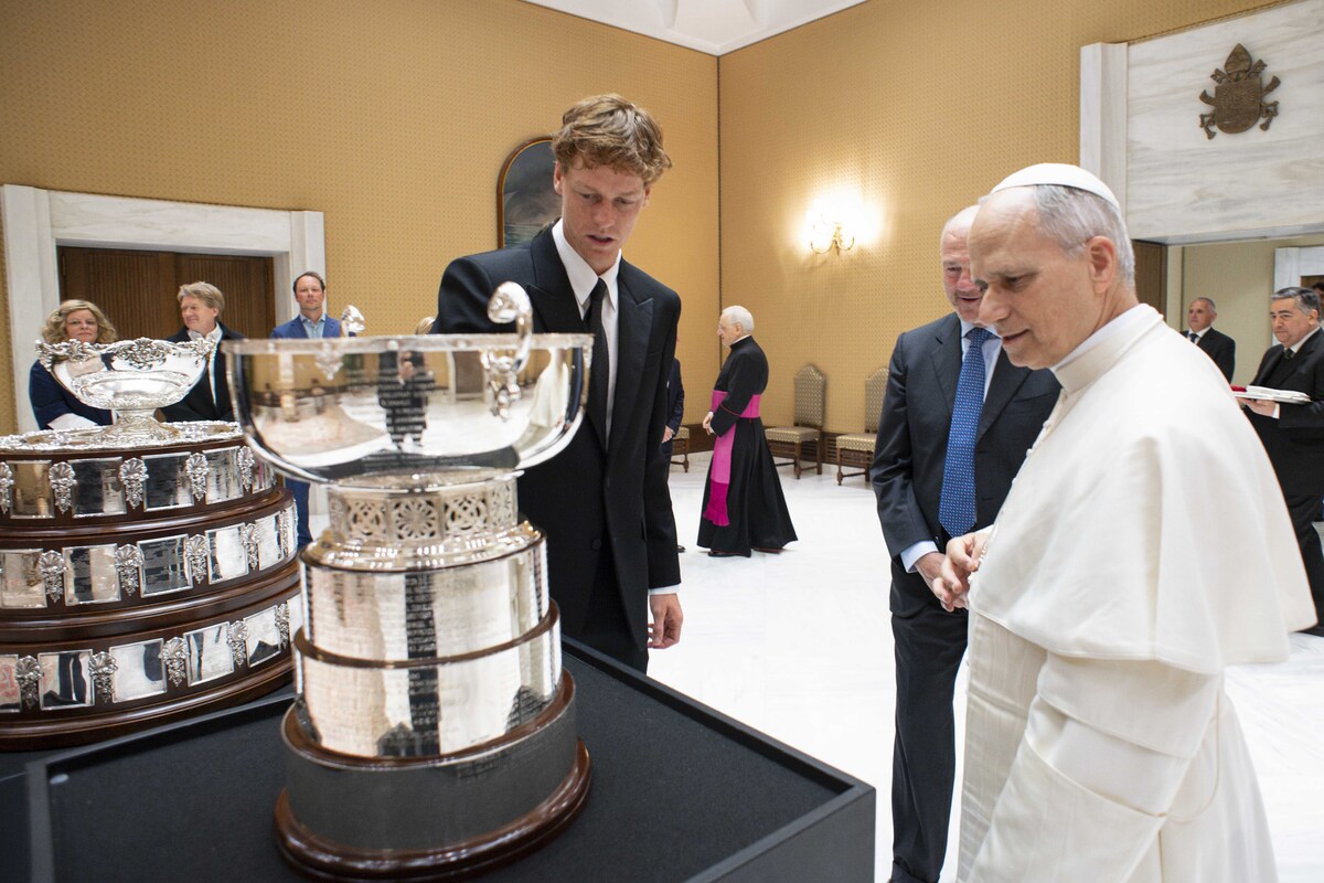 Il campione del tennis Sinner a sorpresa da Papa Leone XIV, il Pontefice lo riceve insieme ai genitori Il campione del tennis Sinner a sorpresa da Papa Leone XIV, il Pontefice lo riceve insieme ai genitori