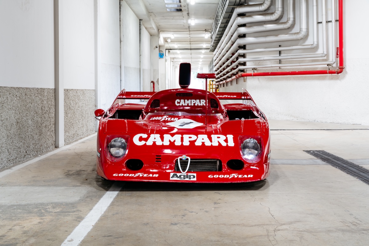 Alfa Romeo incanta FuoriConcorso 2025 con le icone da corsa: la bellezza della velocità sul Lago di Como