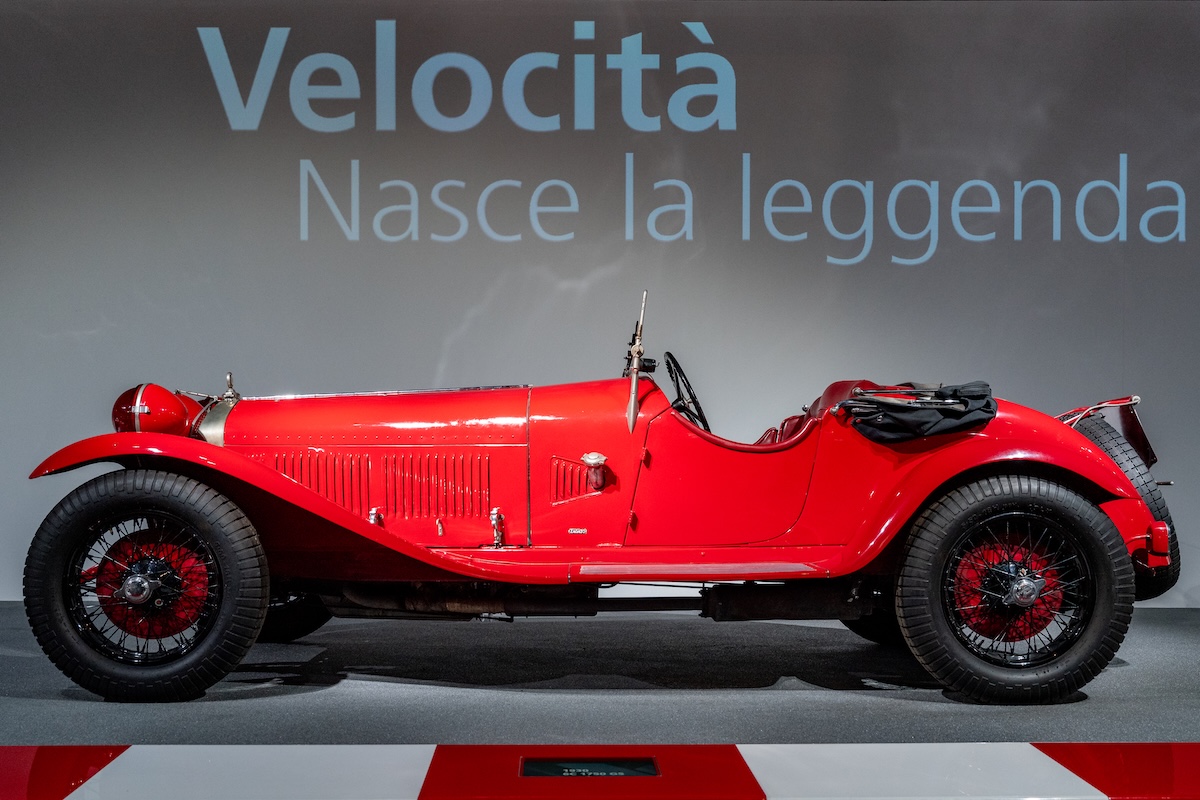 Alfa Romeo incanta FuoriConcorso 2025 con le icone da corsa: la bellezza della velocità sul Lago di Como