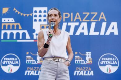 Arianna Meloni candidata? L’ipotesi c’è tutta. La sorella della premier perno di FdI e collegamento tra Giorgia e la base
