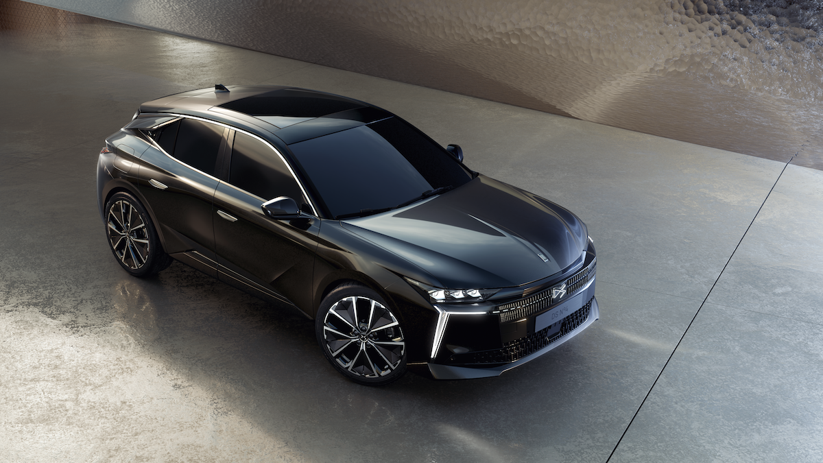 DS N°4, l’avanguardia elettrificata del lusso francese: eleganza, tecnologia e prestazioni per la nuova berlina compatta premium
