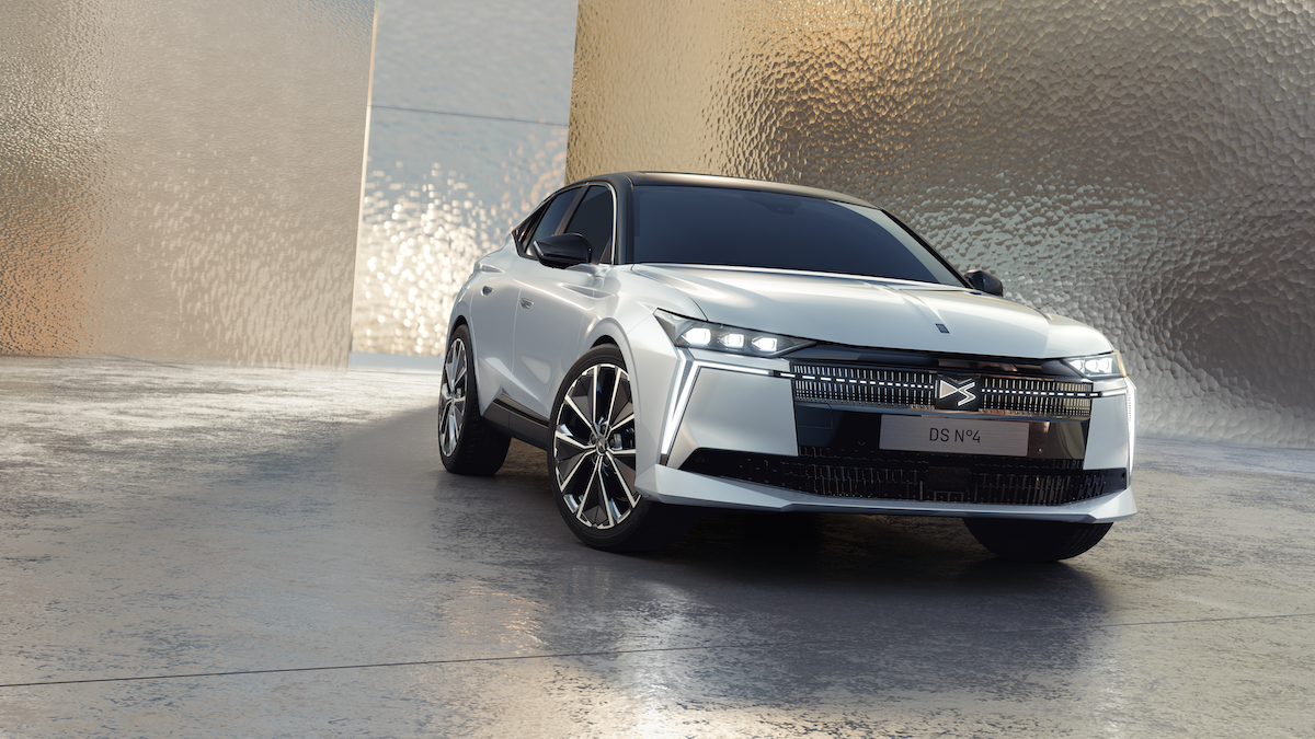 DS N°4, l’avanguardia elettrificata del lusso francese: eleganza, tecnologia e prestazioni per la nuova berlina compatta premium